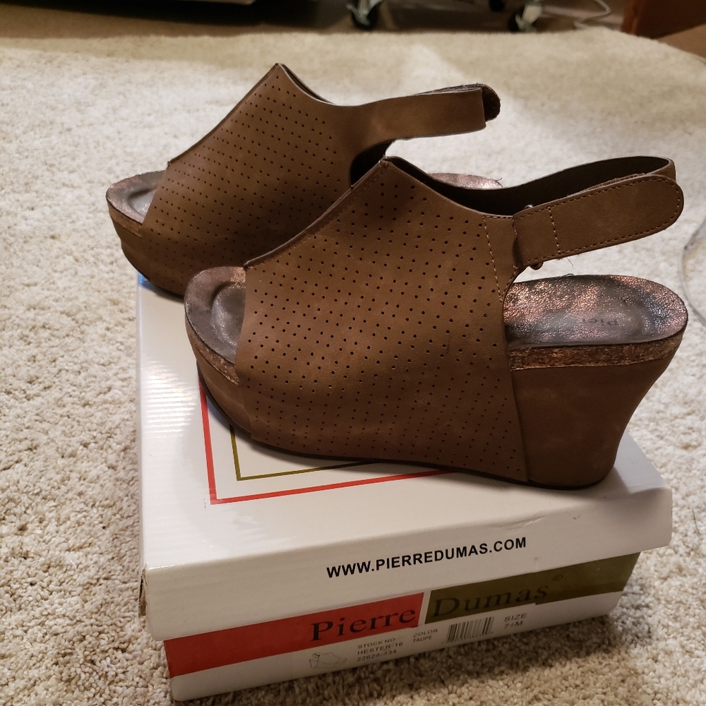 Pierre Dumas Hester taupe wedge heels Size 7.5M